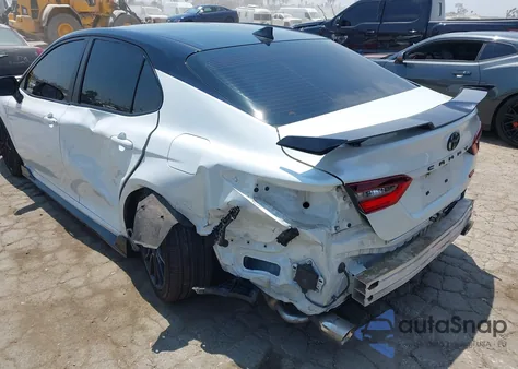 2022 Toyota Camry Trd z USA, uszkodzony, nr VIN 4T1KZ1AK3NU064436